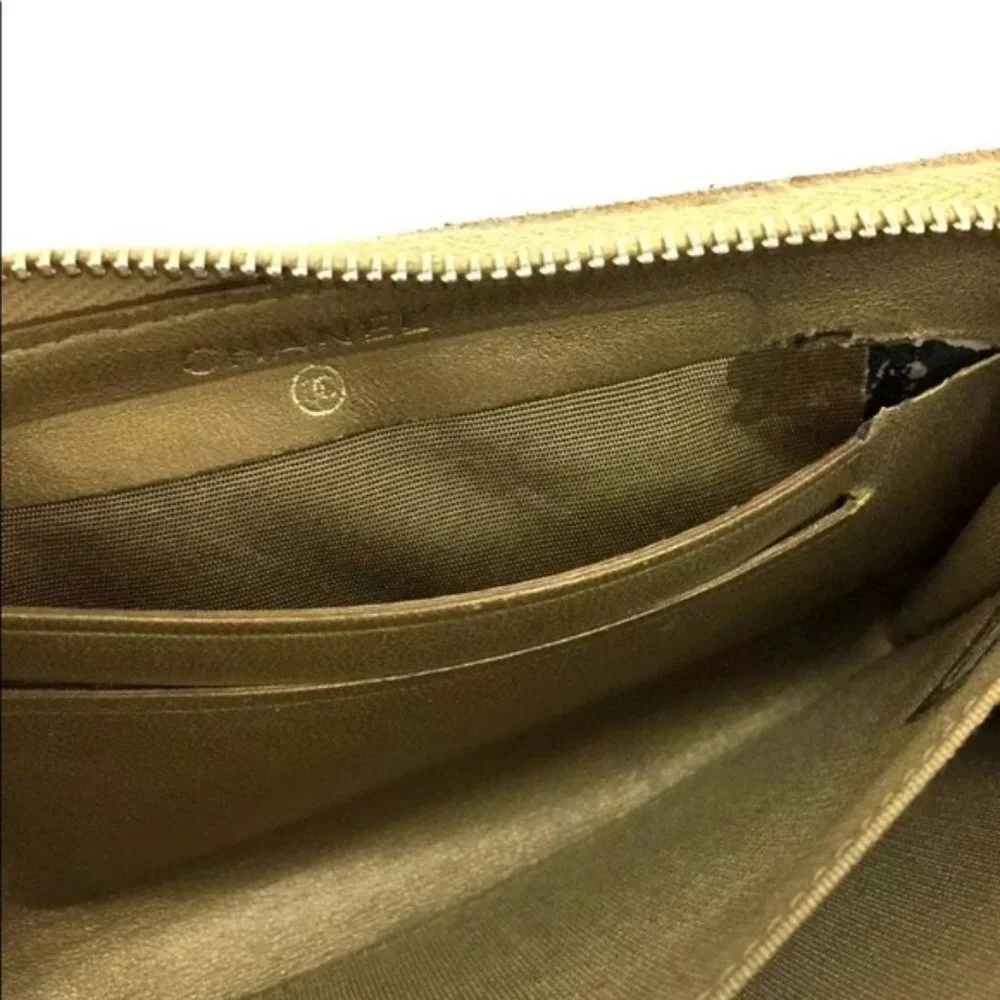 authentic CHANEL Quilted  CC Logo Lambskin Zip